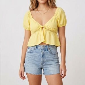 Aritzia Sunday Best Butter Yellow Short Sleeve Cropped Top Size Large Cotton